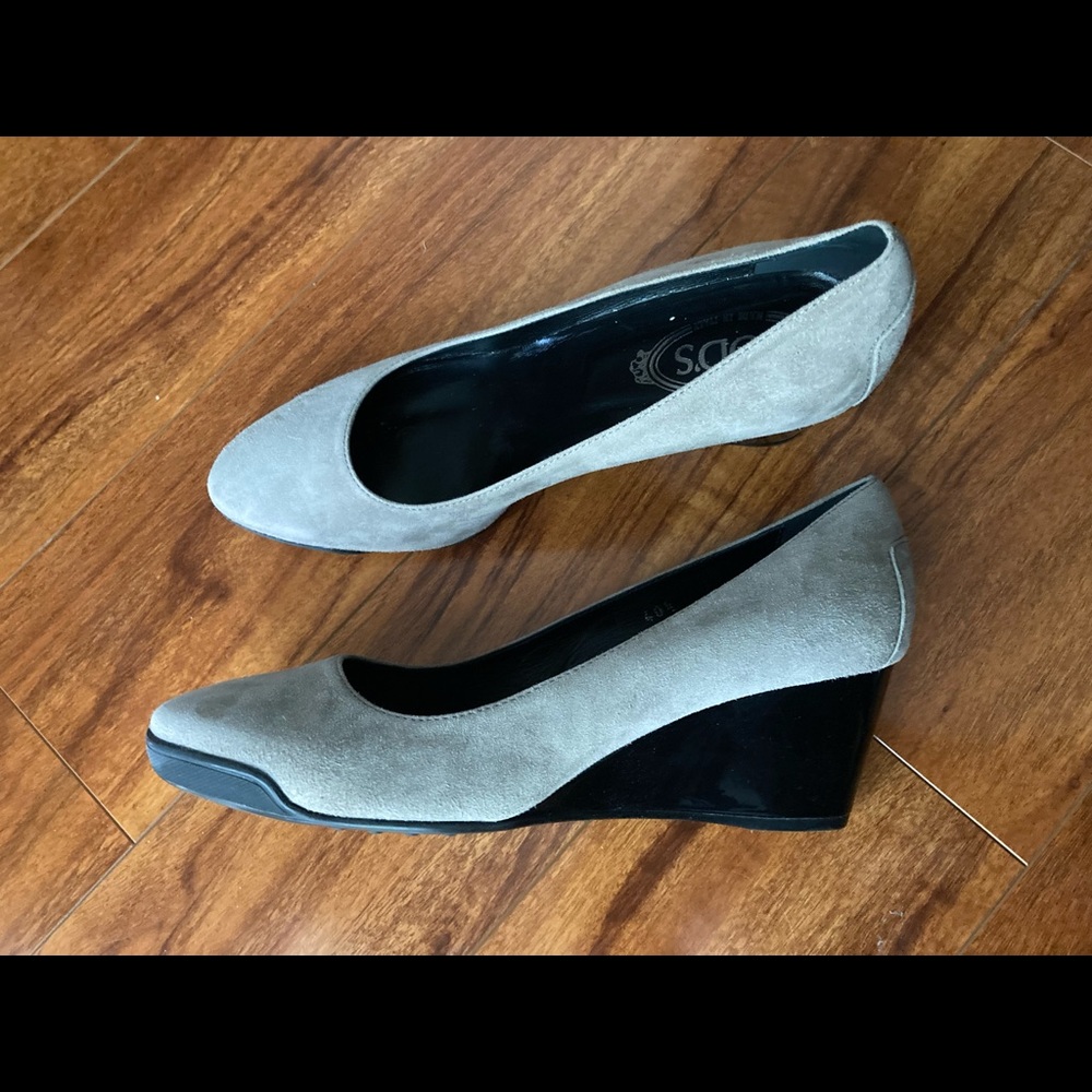 TOD’S Suede Grey Wedge Heels sz 9
